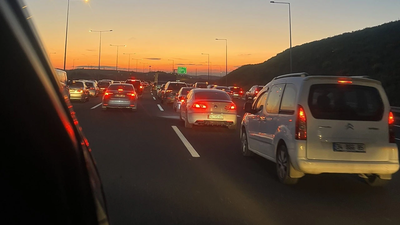 Bayram bitti, dönüş trafiği bitmedi