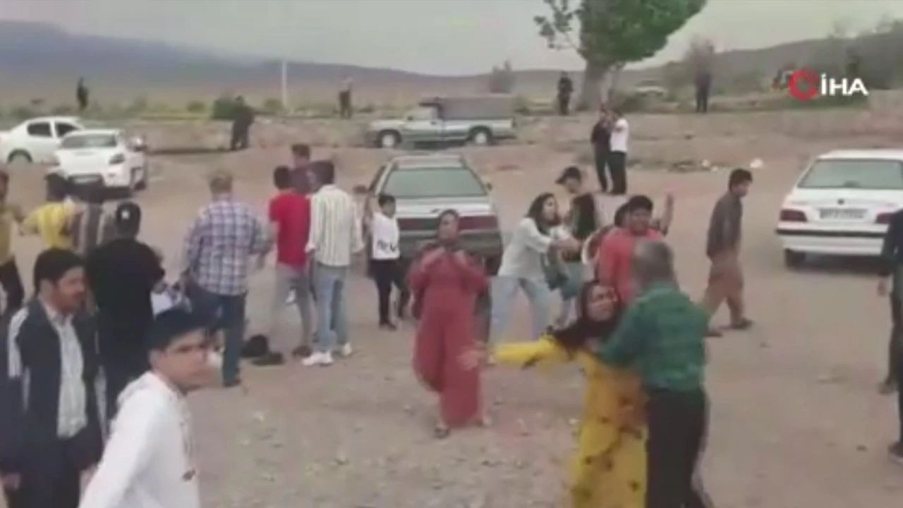 Kasım Süleymani'nin mezarı başında başörtüsü kavgası: 1 ölü