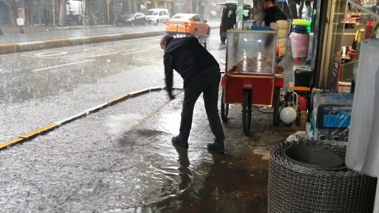 İstanbul'da esnafının sağanakla imtihanı