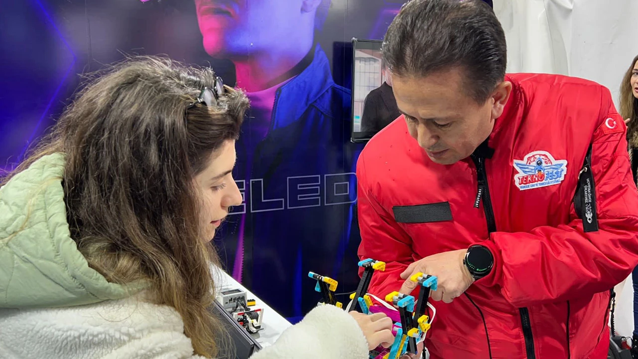 Tuzla Belediyesi Teknofest’teki yerini aldı! Robot köpek büyük ilgi gördü