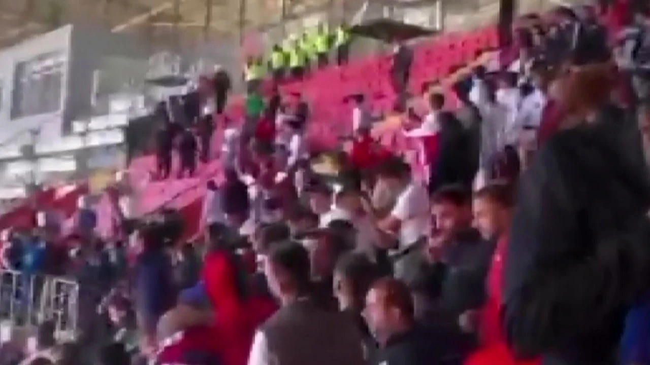 Eskişehirspor - Yeni Mersin İ.Y. maçında arbede