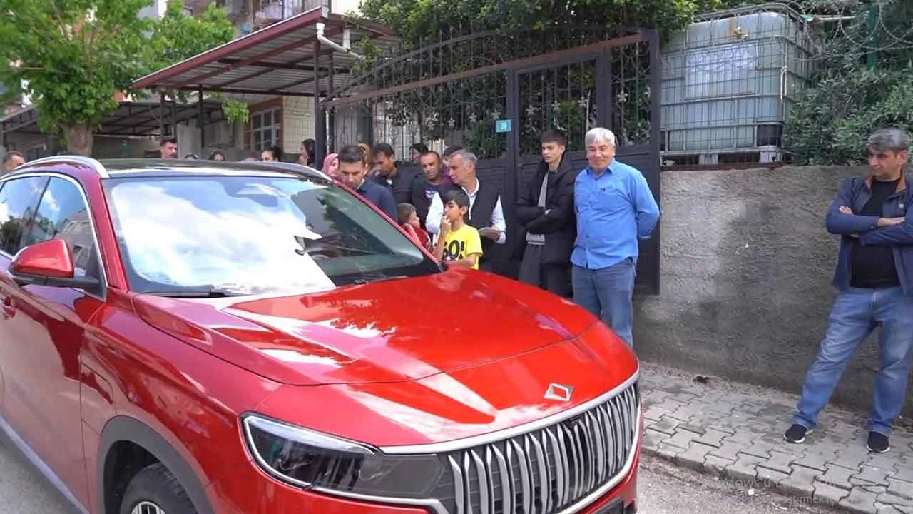 Kapıya teslim Togg! TIR'lara yüklenip hak sahiplerinin evlerine kadar götürüldü