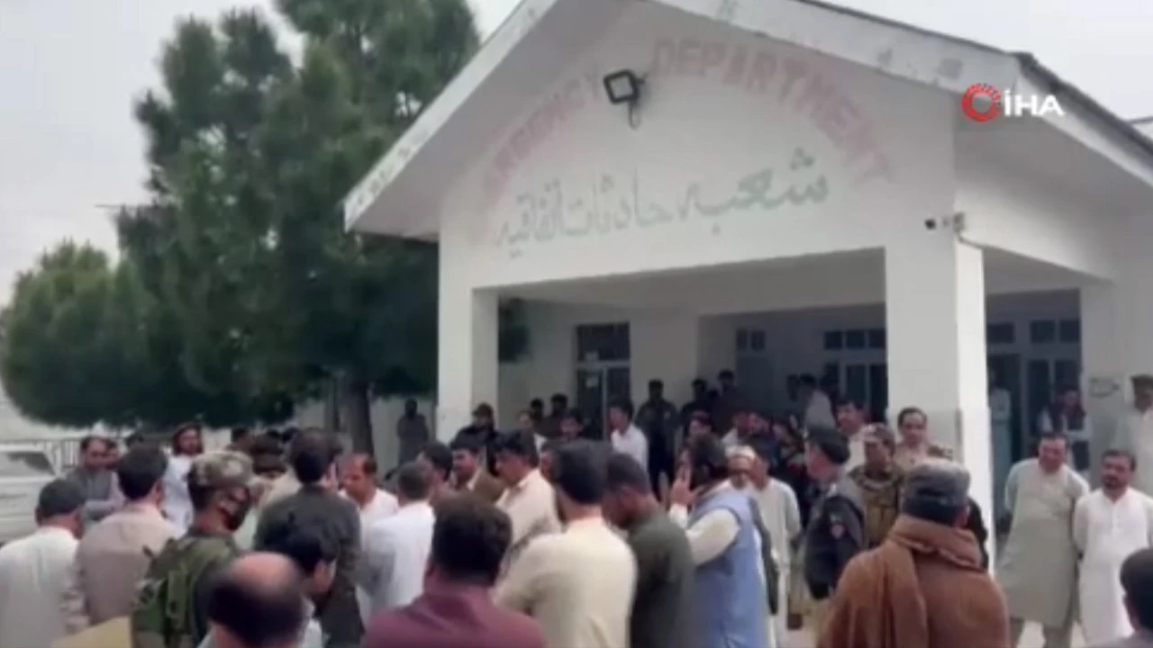 Pakistan’da okula saldırı