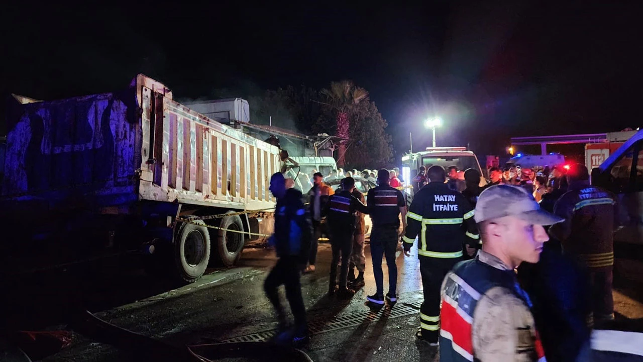 Hatay'da 12 araç birbirine girdi: 12 ölü, 31 yaralı
