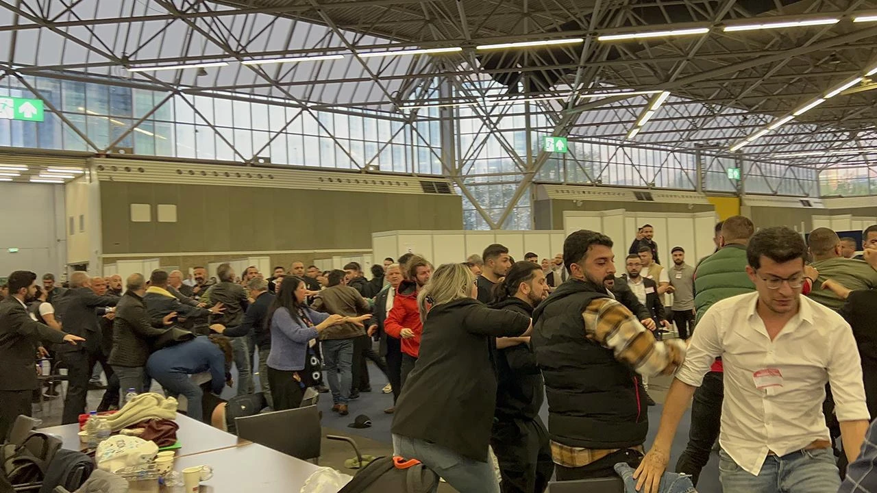 Amsterdam'da PKK'lılar sandık müşahitlerine saldırdılar!