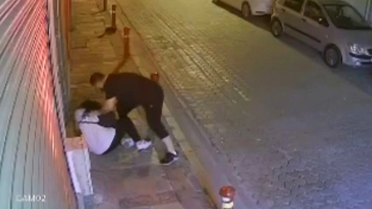 İzmir’de sokak ortasındaki kadına şiddete mahallelilerden meydan dayağı!