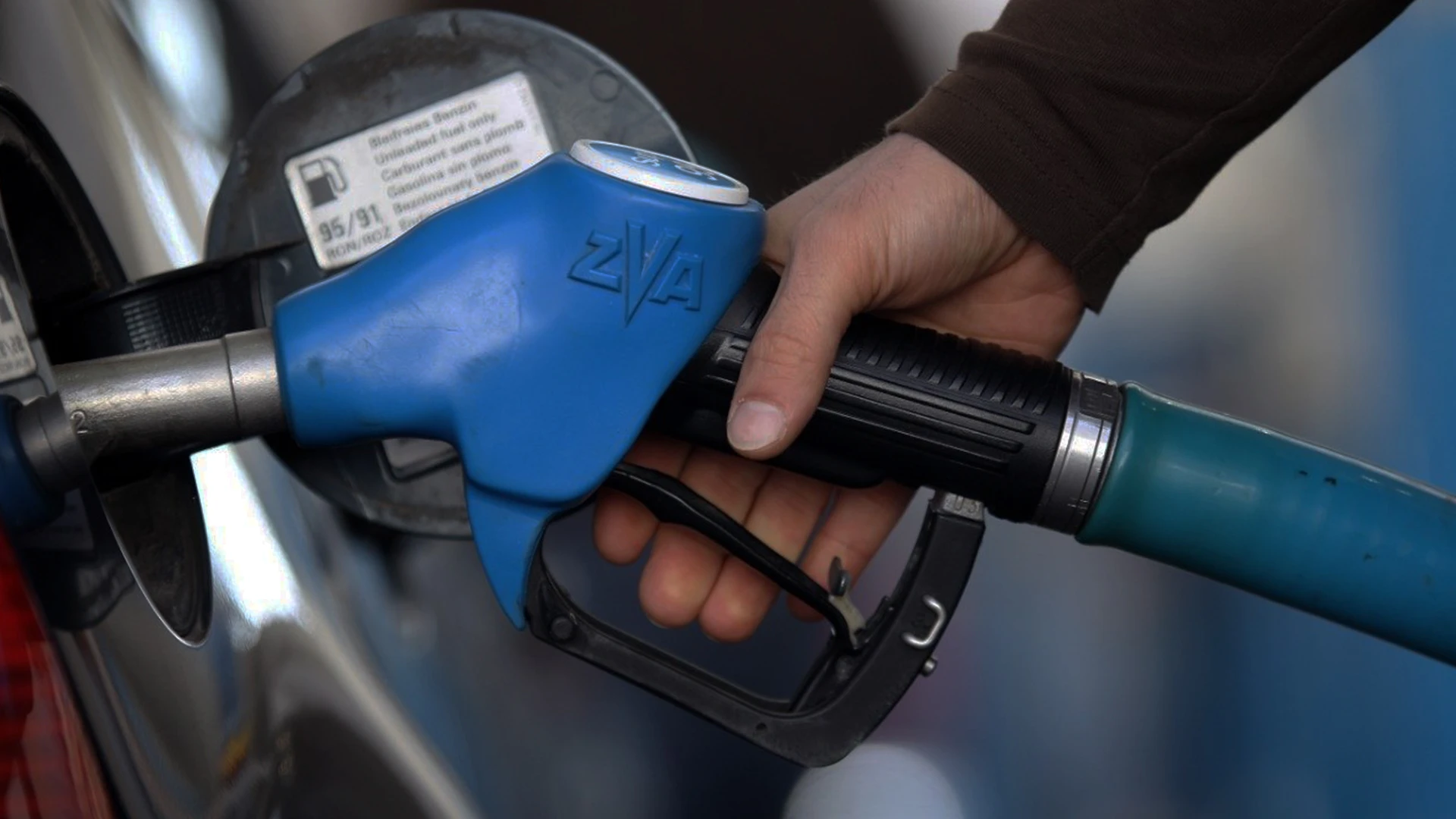 Akaryakıta indirim gözüktü, iki önemli kuruluştan petrol tahmini