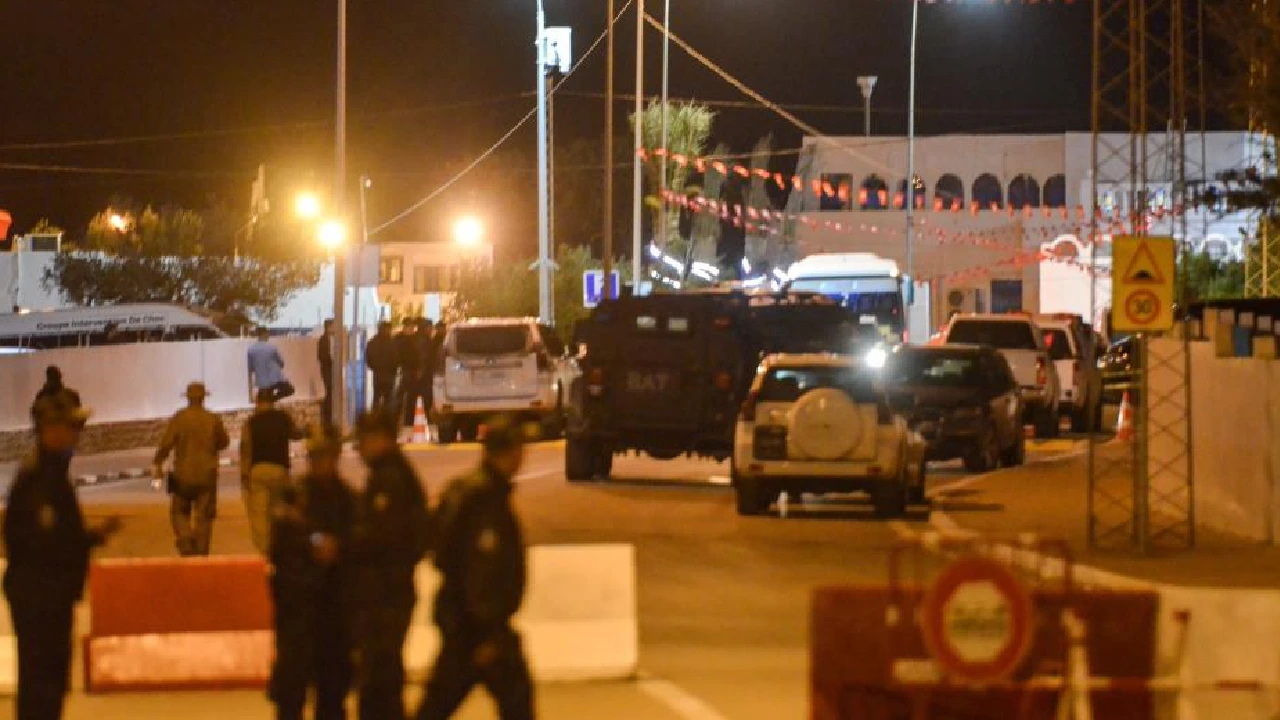 Tunus’ta sinagog yakılarında silah sesleri duyuldu