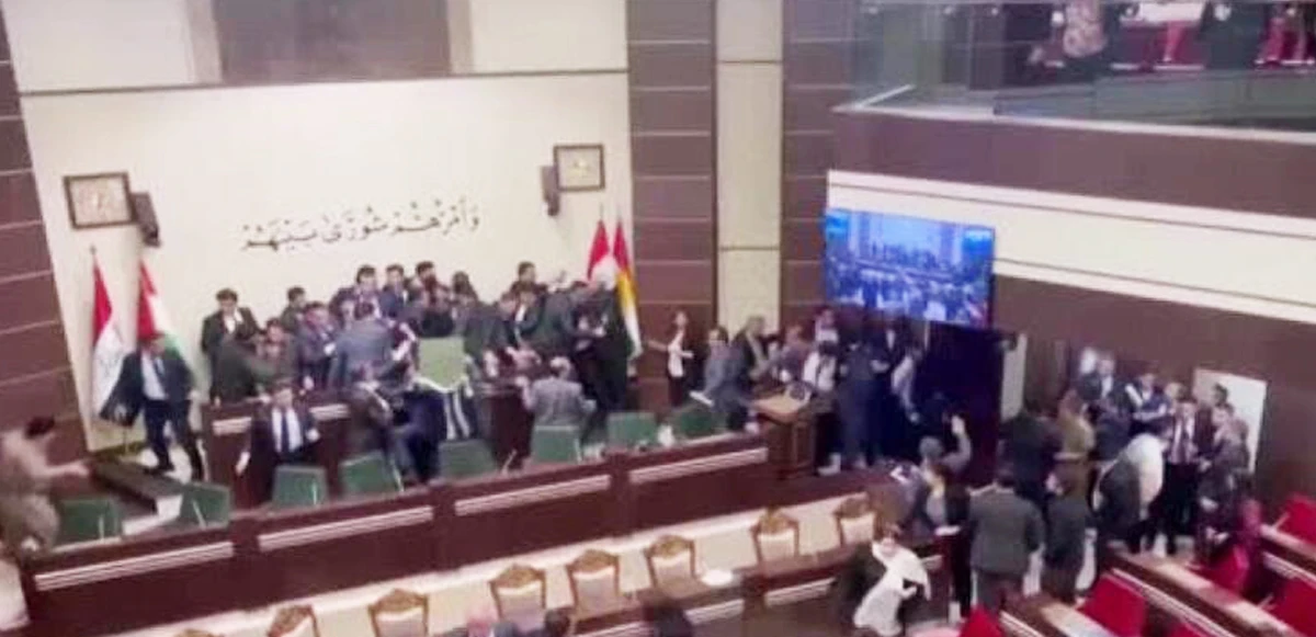 IKBY Meclisi'nde milletvekilleri tekme tokat birbirine girdi, o anlar kameraya böyle yansıdı