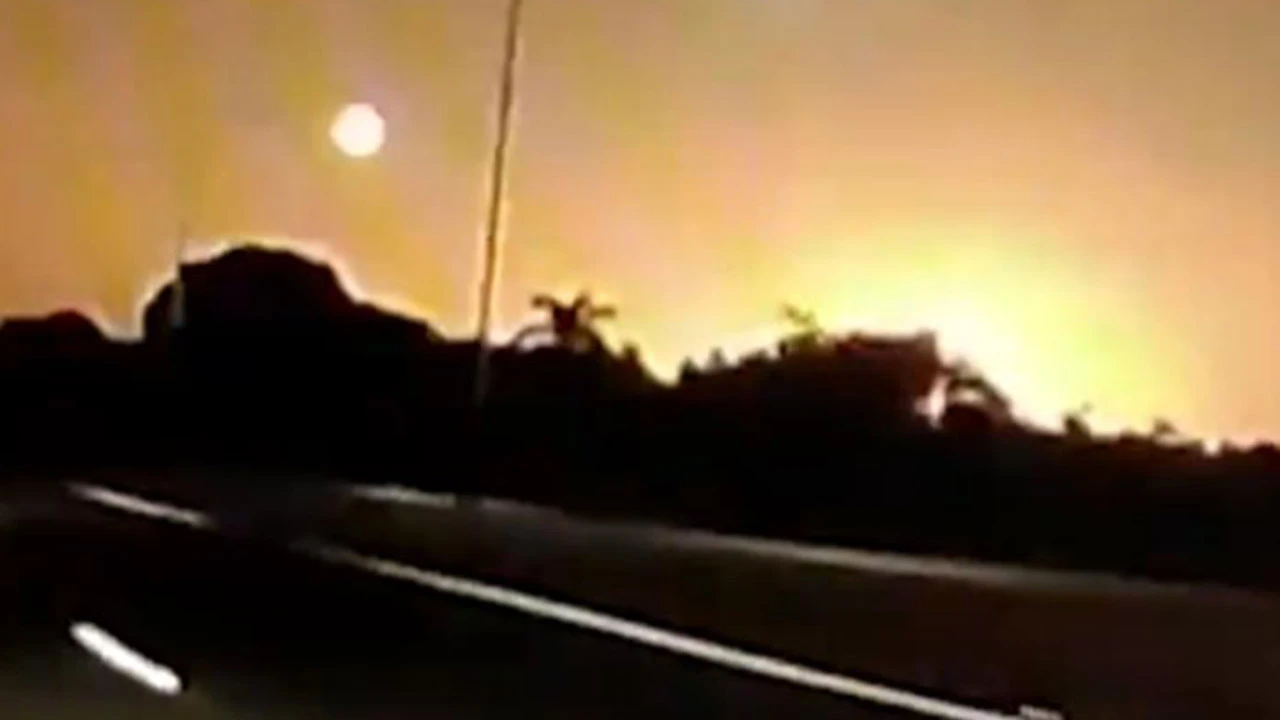 Bomba sandılar gerçek çok farklı çıktı... Gece saatlerinde gökyüzü aydınlandı