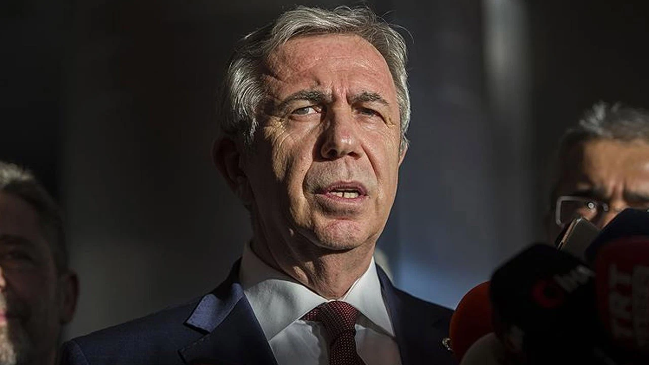 CHP Genel Merkezi'nde gerginlik! Kalabalık Mansur Yavaş’a tepki gösterdi