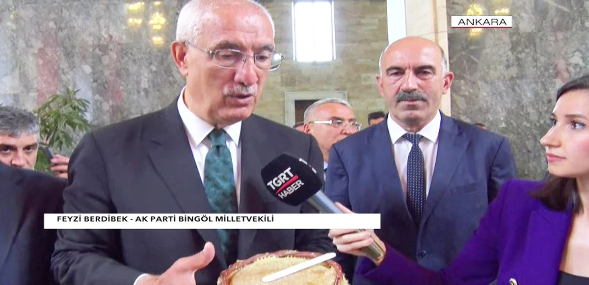 Meclis renkli görüntülere sahne oldu! Kayıt için geldiler, yöresel lezzetlerinden de tattırdılar