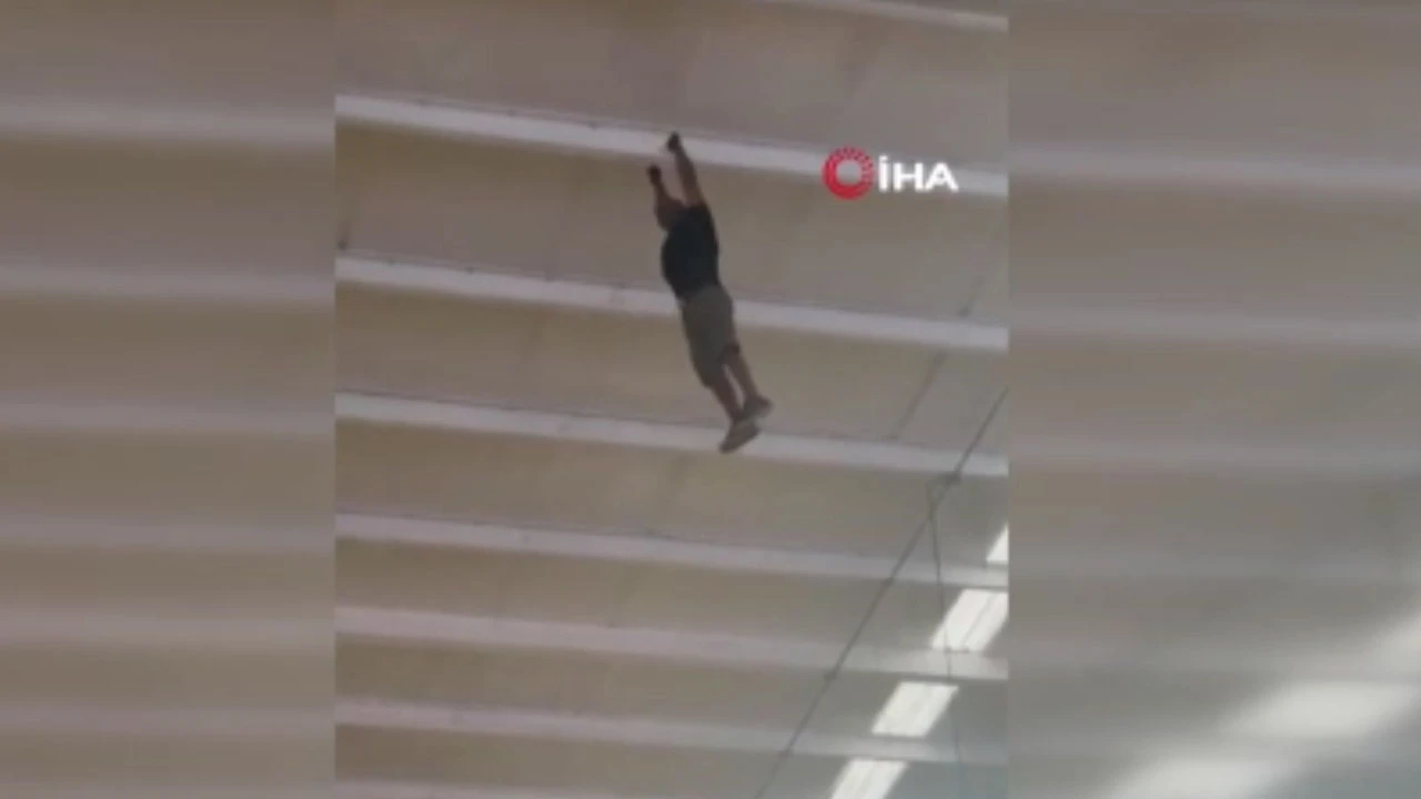 Metrelerce yükseklikten yere çakılacaktı hayatını çuval kurtardı!