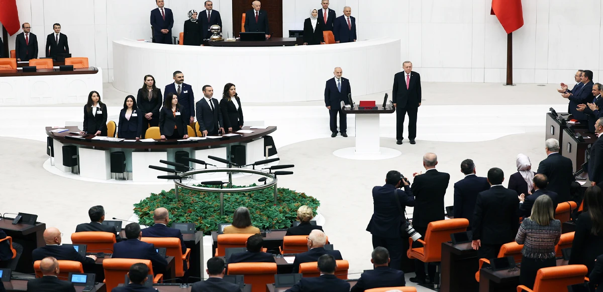 Erdoğan yemin ederken ayağa kalkmayan CHP ve Yeşil Sol milletvekillerine AK Parti'den ilk tepki: Milli iradeyi hiçe sayıyorlar