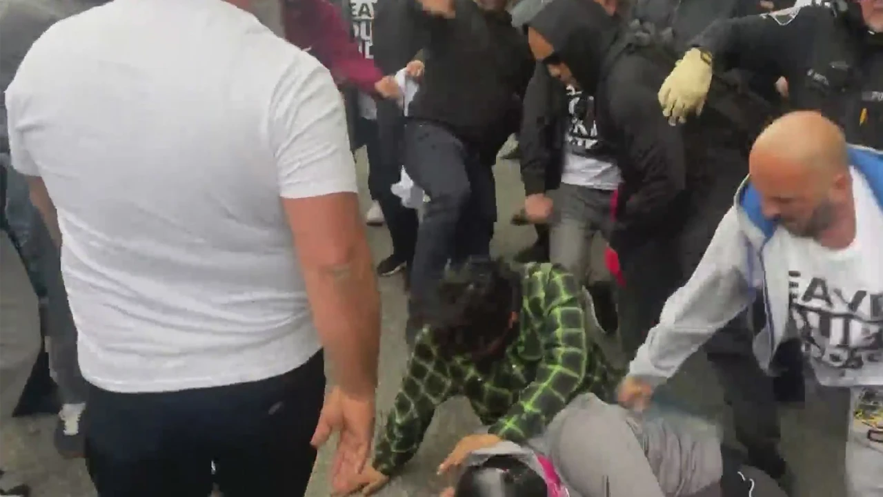 ABD'li ailelerin LGBT isyanı! Tekme tokat dövdüler