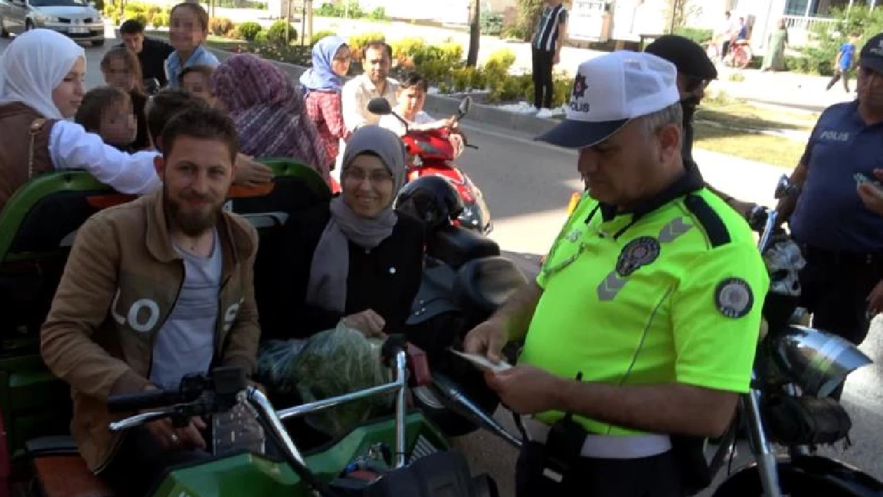 Aksaray’da ilginç manzara canlarını hiçe saydılar! Motosiklete tam 16 kişi bindi
