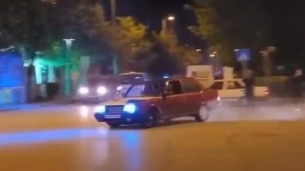 Kimseye aldırış etmedi: Trafik magandası kamerada