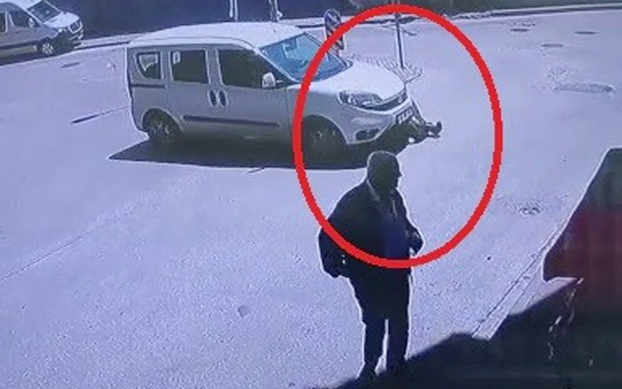 Bu kadar da olmaz, dedirten olay! Çarptığını fark etmeyip yayanın üzerinden geçti