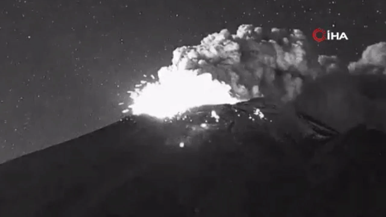 Popocatepetl Yanardağı’nda 3 patlama! Kül yağışı olabilir