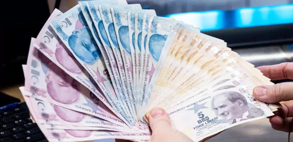 Yaş büyüterek emekli olunur mu? Uzman isim SGK'nın yaş şartını açıkladı