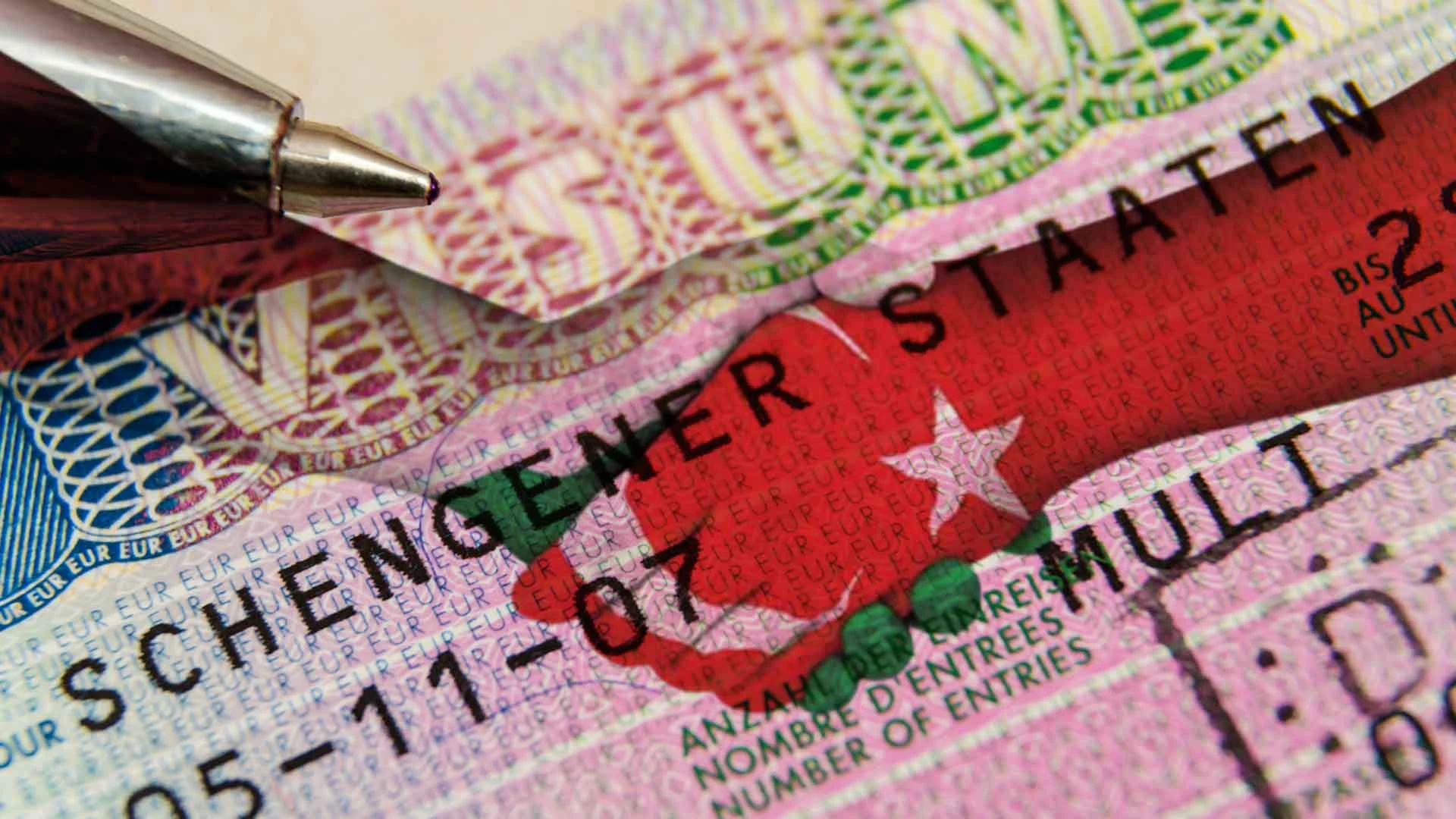 Türklere vize ambargosunu kırdı! Macaristan Schengen'i bir haftada veriyor