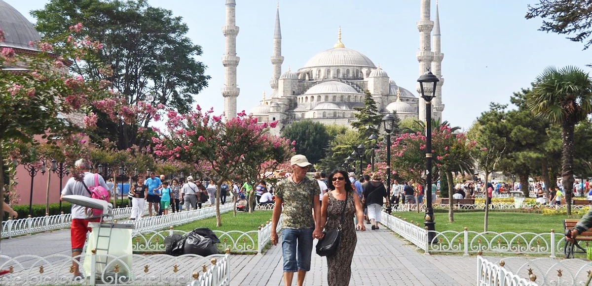 Sultanahmet'te bayram coşkusu! Yerli ve yabancı turistler akın etti