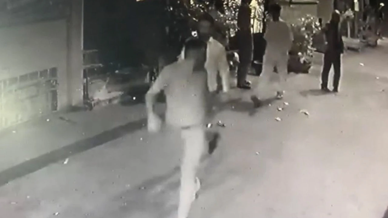 Gece kulübünde “bakma” dehşeti! Defalarca sokak ortasında bıçakladı..