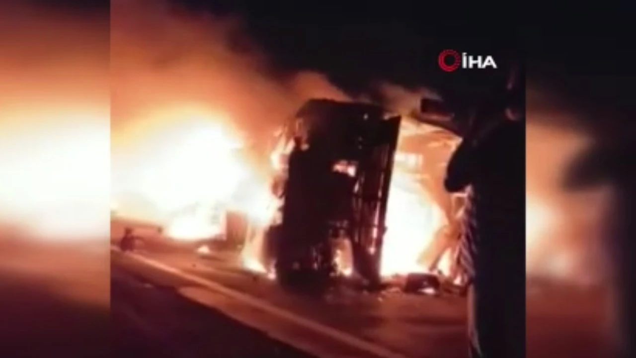 Hindistan’da devrilen otobüste onlarca kişi yanarak öldü!