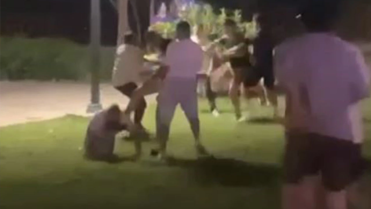 Kan donduran vuruş! Attığı tekme izleyenlerin bile canını acıttı 