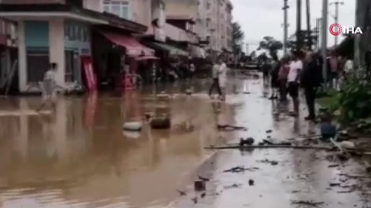 Giresun’da dere taştı: Ev ve iş yerleri su altında kaldı