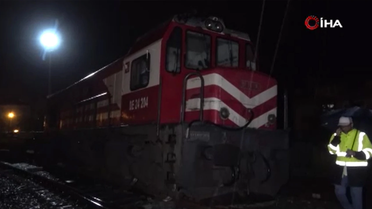 Samsun’da korkutan anlar: Yük treni raydan çıktı