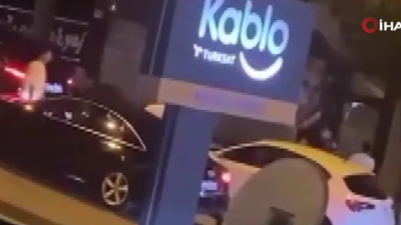 Sokak ortasında tekme-tokat kavga!