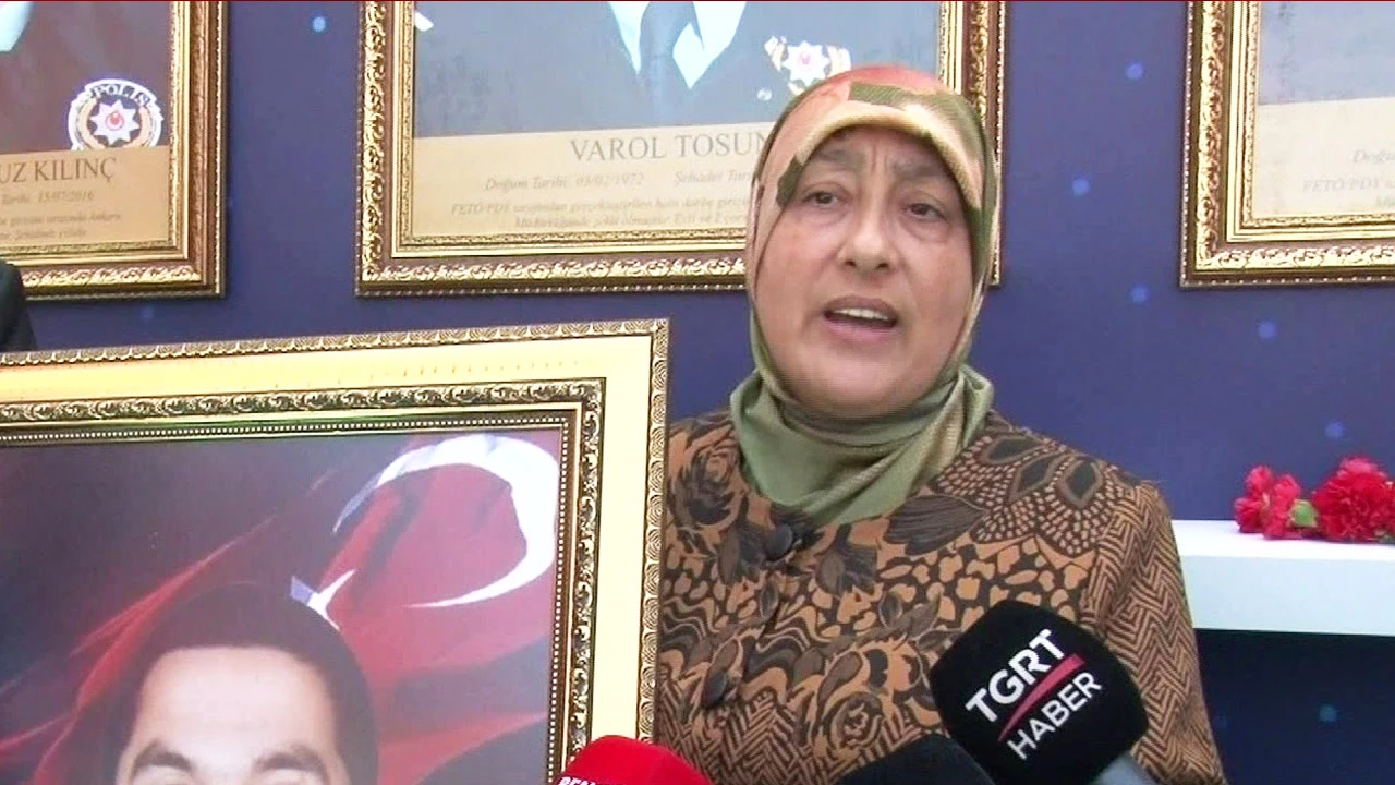 Şehitler gözyaşları içinde anıldı! 'Bir Fırat gitmiş çok mu' diyerek gözyaşlarına boğuldu