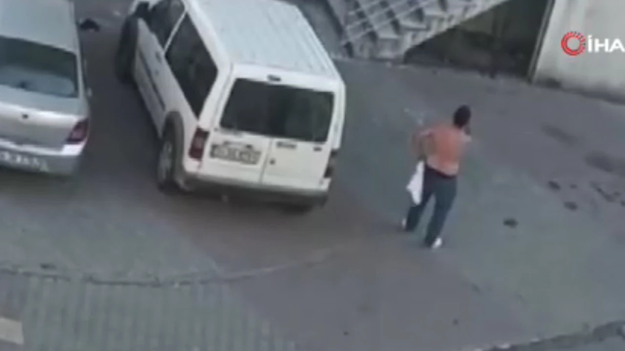 Eşini ve komşularına kızdı, kendisini kesti!