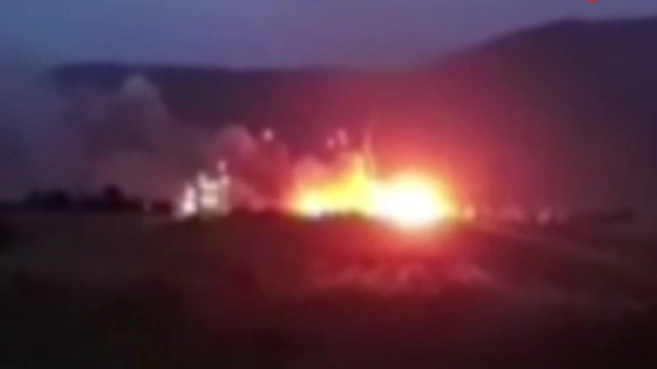 Kırım'da askeri üste yangın!