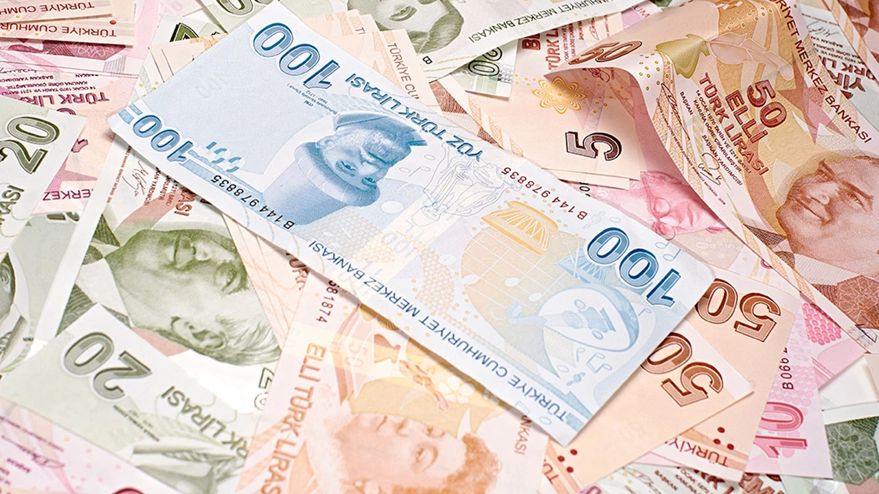 En düşük emekli maaşı cebe girmeden eridi! Üç aylık erime 112 dolar