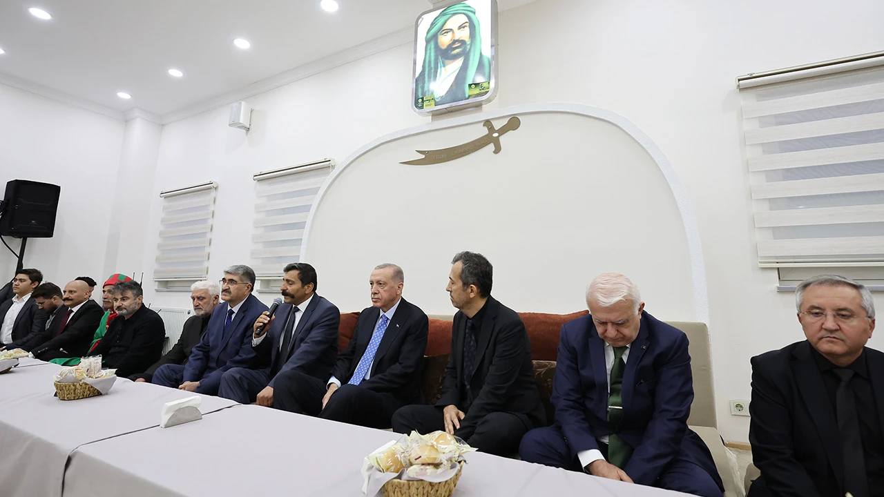 Cumhurbaşkanı Erdoğan'dan Pendik'teki Cemevi'ne ziyaret