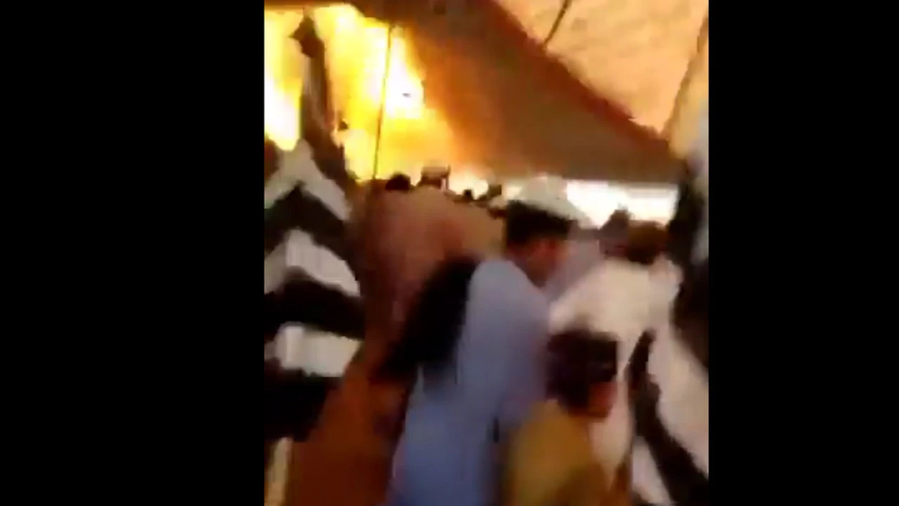 Pakistan'daki bombalı saldırı anı kamerada... Korkunç patlama!