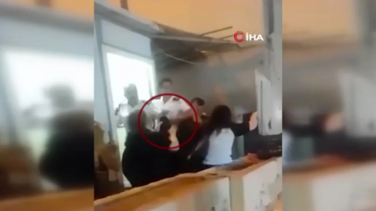 Trafik kurallarına uymayan kadınlardan polislere terlikli saldırı