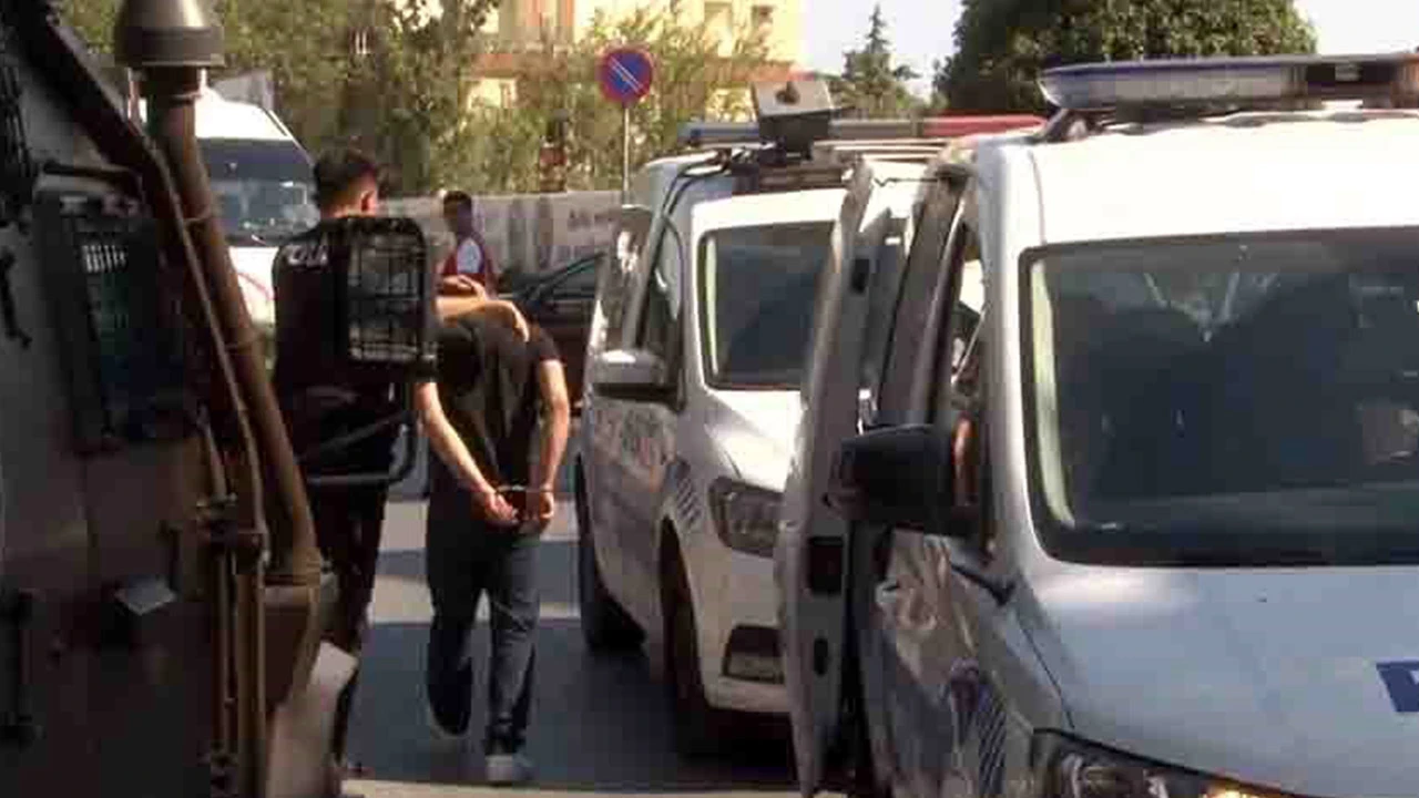 Tekel saldırganlarının sevk edildiği adliye önü karıştı: Motosikletli şahıslara gözaltı