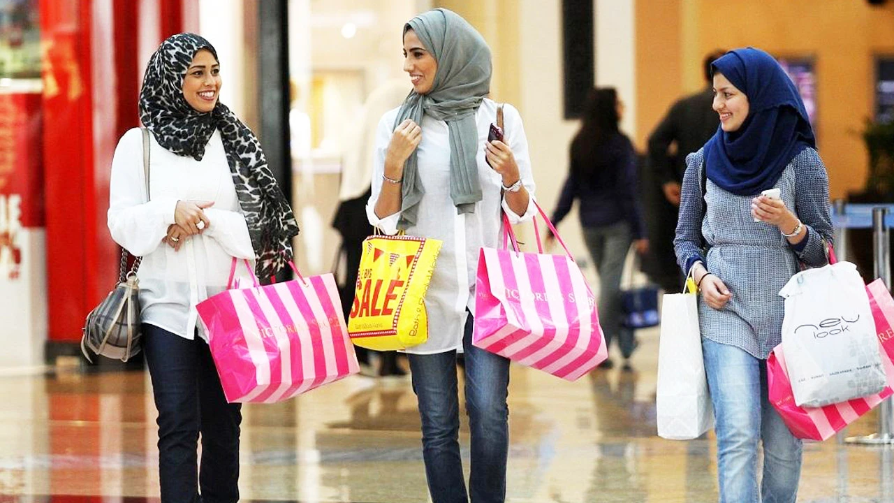 Sosyete pazarlarının profili değişti! Vatandaşlardan çok turistlerle doldu taştı