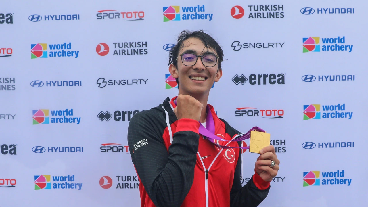Dünya şampiyonluğunu Mete Gazoz TGRT Haber'de konuştu: Performansım kötü de olsa peşini bırakmadım