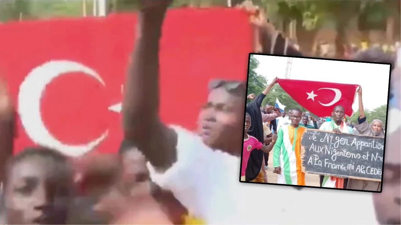 Nijer'de Fransa karşıtları protestolarda Türk bayrağı açtılar