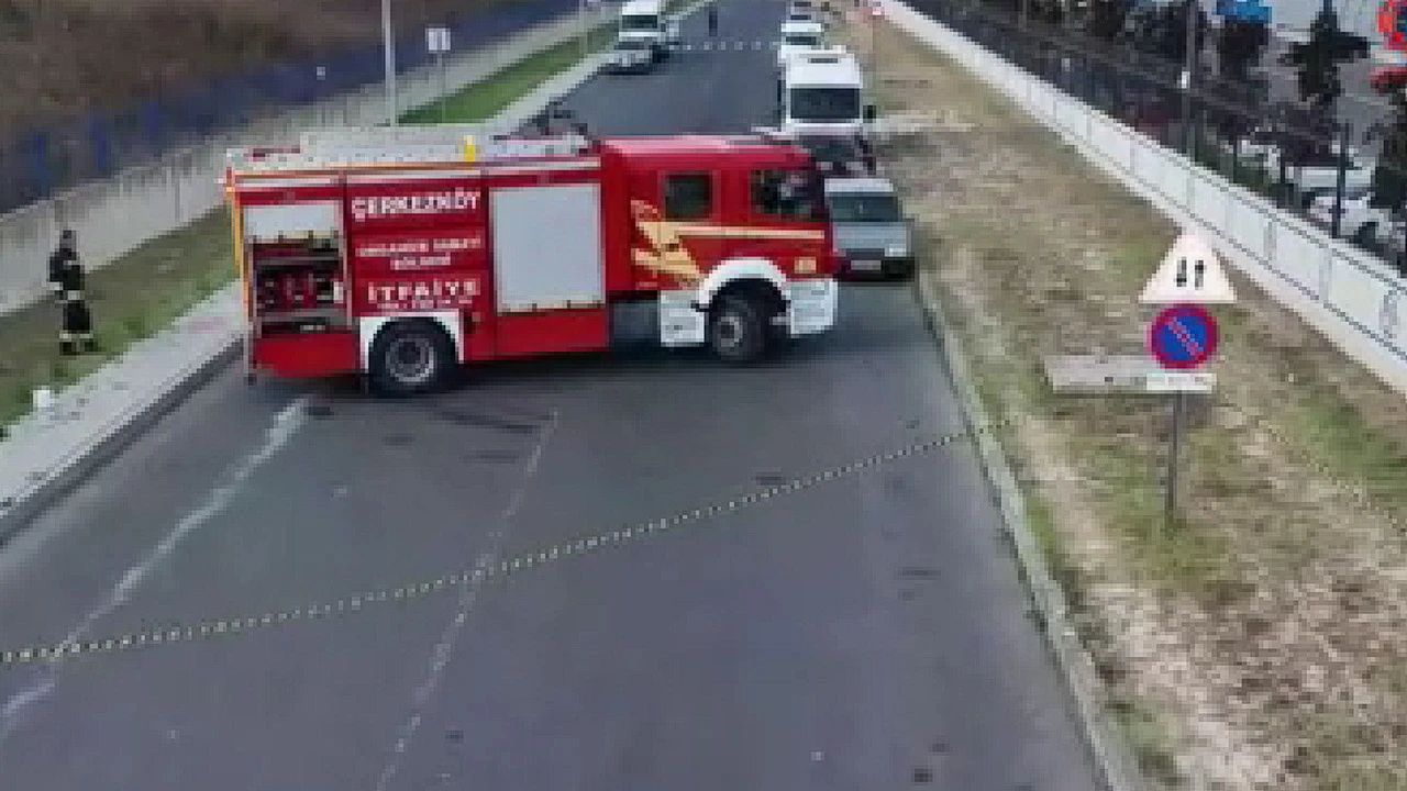 Otomobil ile servis çarpıştı: 13 yaralı