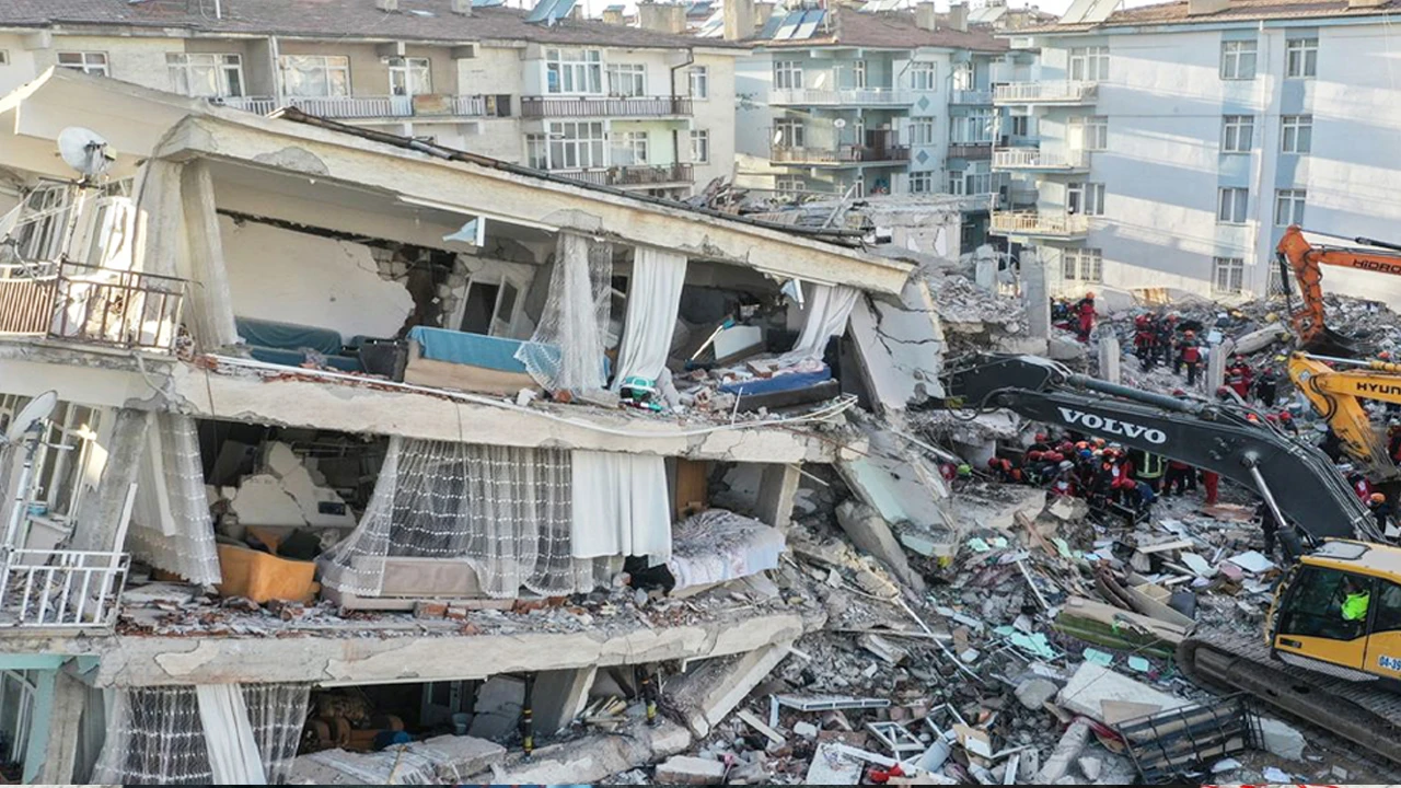 Deprem öncesinde ve anında ne yapmalıyız? AKUT'tan hayat kurtaran uyarı