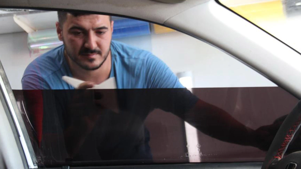 Isıyı yüzde 80 kesiyor! Sıcak havadan bunalan araç sahipleri tek tek taktırıyor