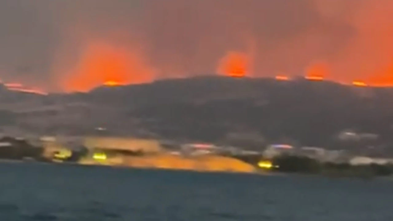 Çanakkale'deki orman yangını şehir merkezine yaklaştı