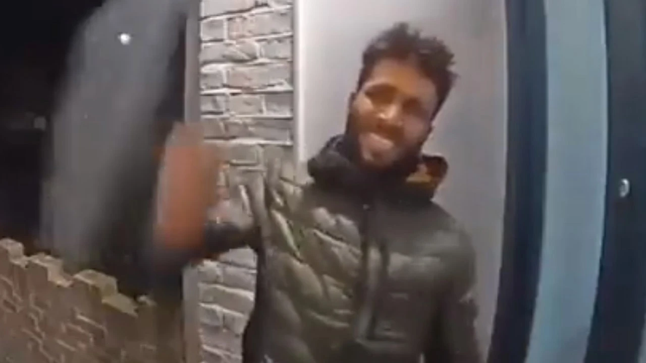 Afgan sığınmacı, genç kadına dehşeti yaşattı: Çekiçle evin kapısını kırıp içeri girdi...