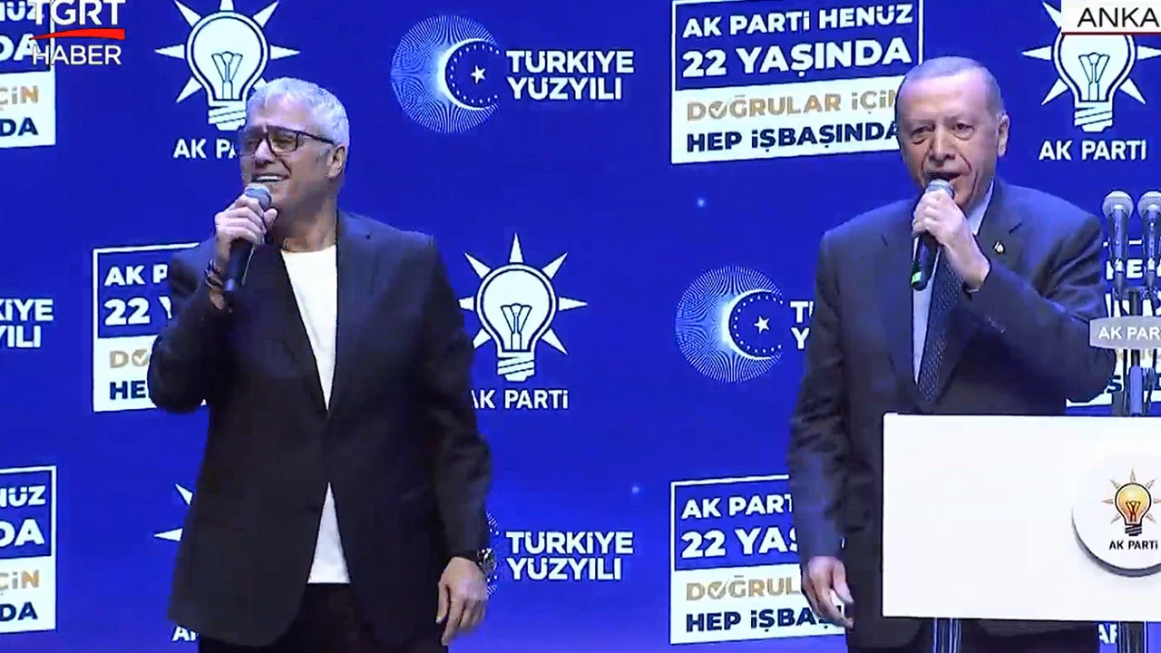 Erdoğan 'Duyanlara duymayanlara' şarkısını seslendirdi