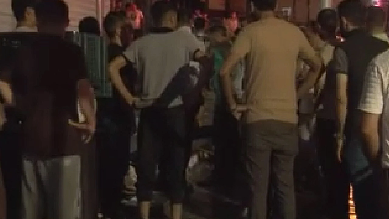 Arnavutköy'de evini su basan vatandaş zor anlar yaşadı